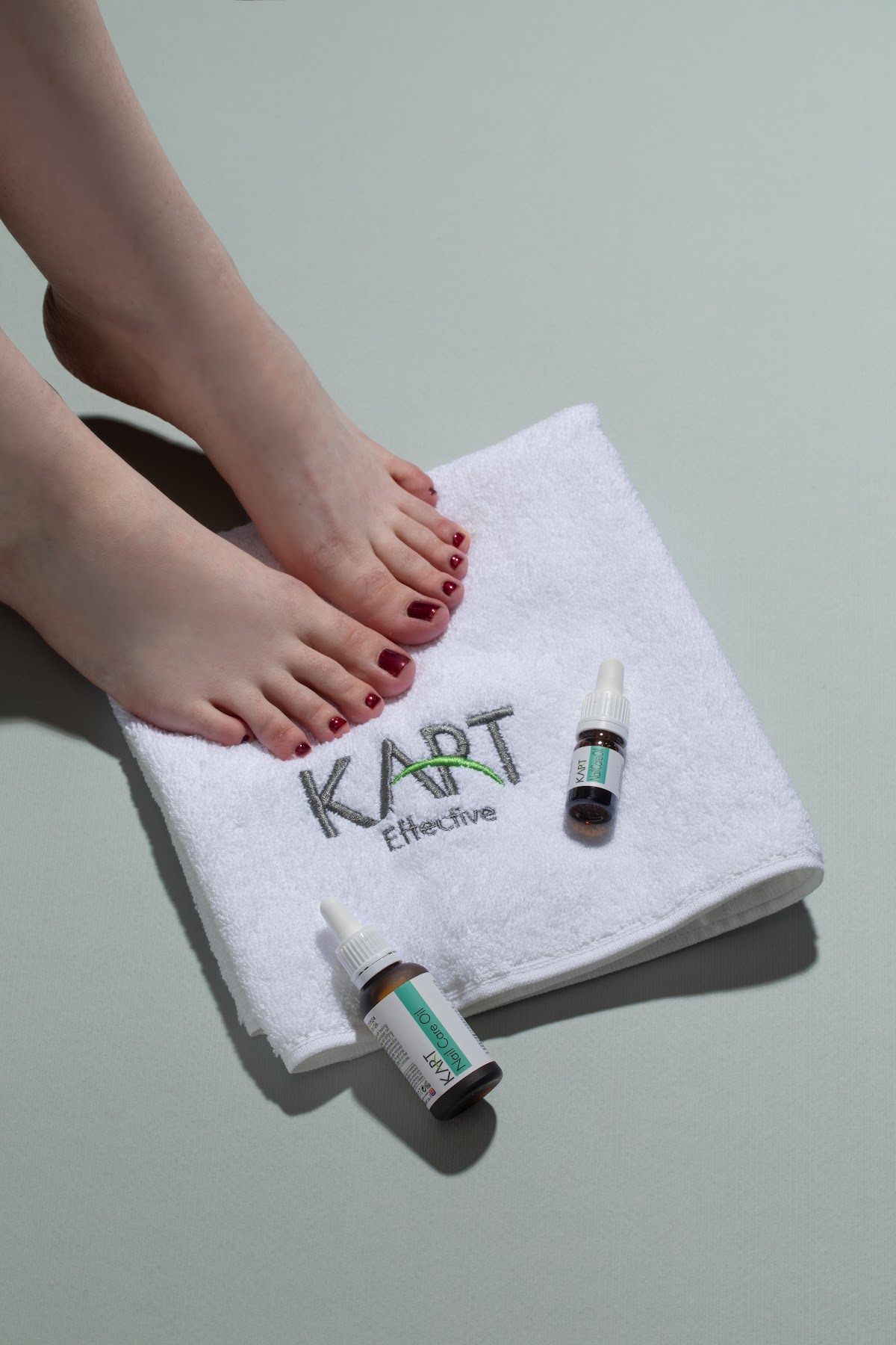 Pedichiură îngrijită pe prosopul KART Effective